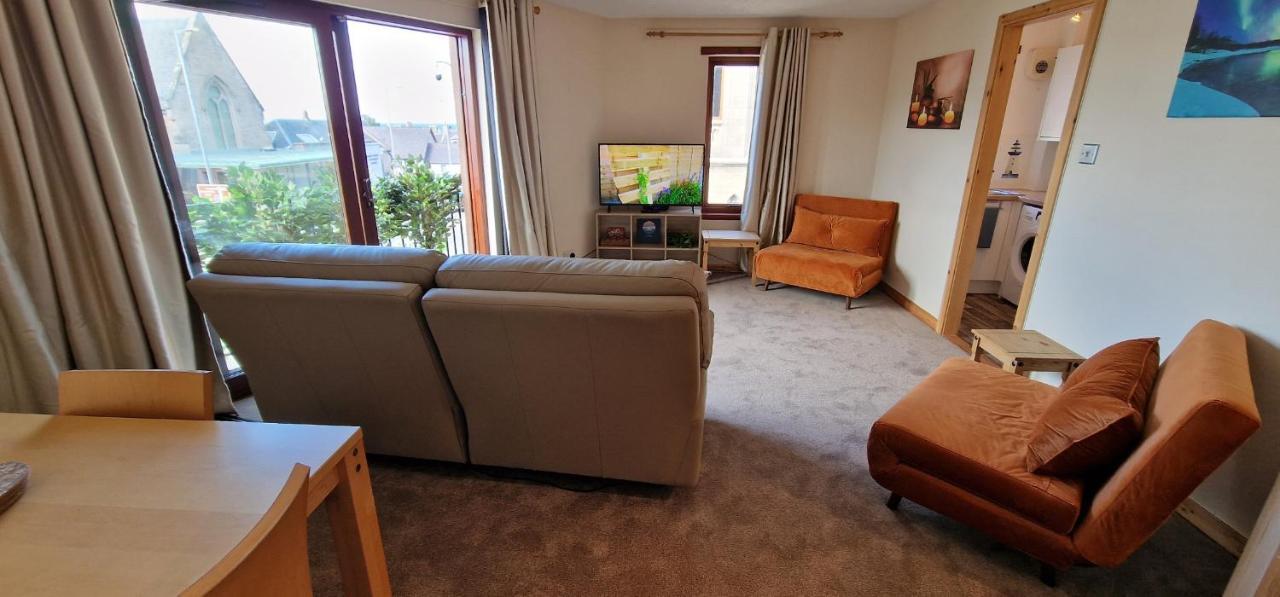 Colin Young Place Нэрн Экстерьер фото